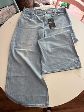 Levi's Men's Light Blue Relaxed Straight Jeans